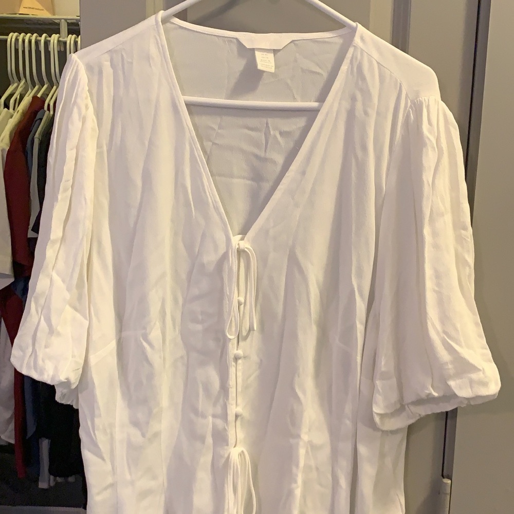 ❌SOLD❌ H&M puff-sleeved blouse